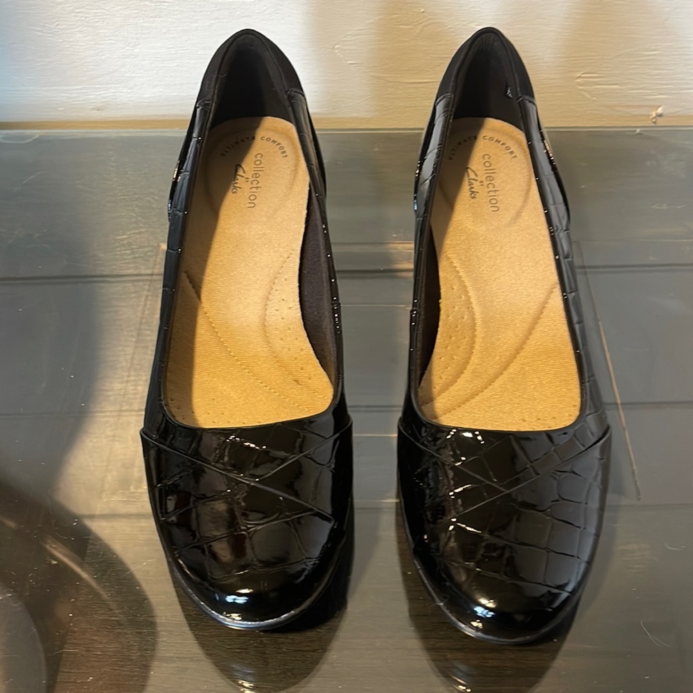 NIB  Clarks Black Croc Emily Alexa Pump 8.5